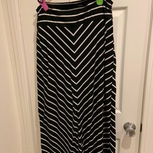 3/$10 black and white stripe maxi skirt